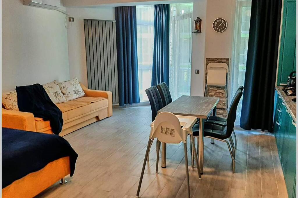 Eka Studio - Pool & Spa Beach Resort Năvodari Exteriör bild