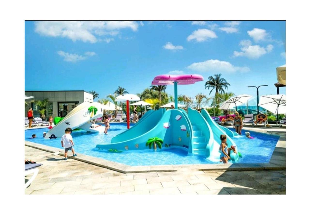 Eka Studio - Pool & Spa Beach Resort Năvodari Exteriör bild