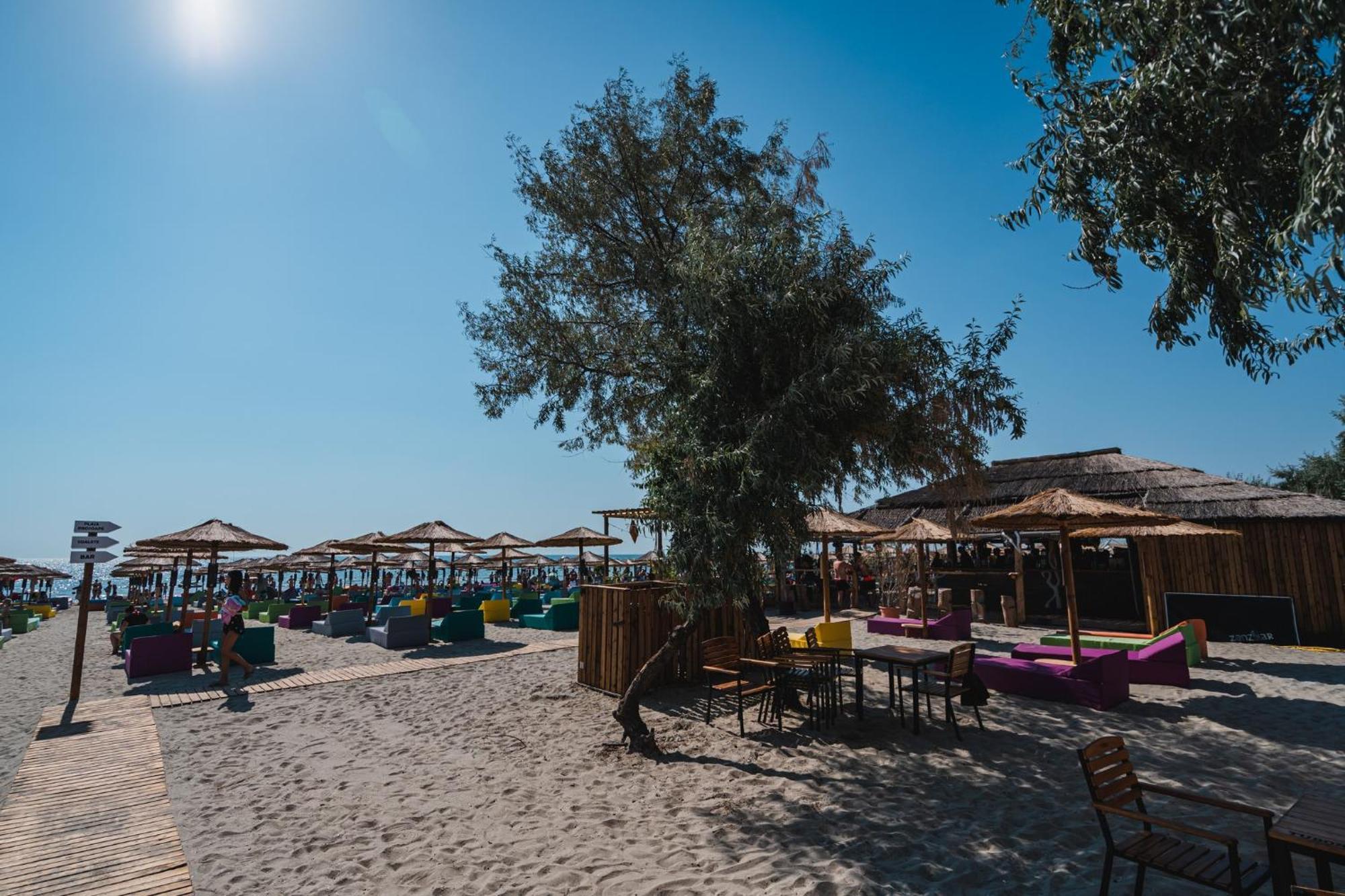 Eka Studio - Pool & Spa Beach Resort Năvodari Exteriör bild