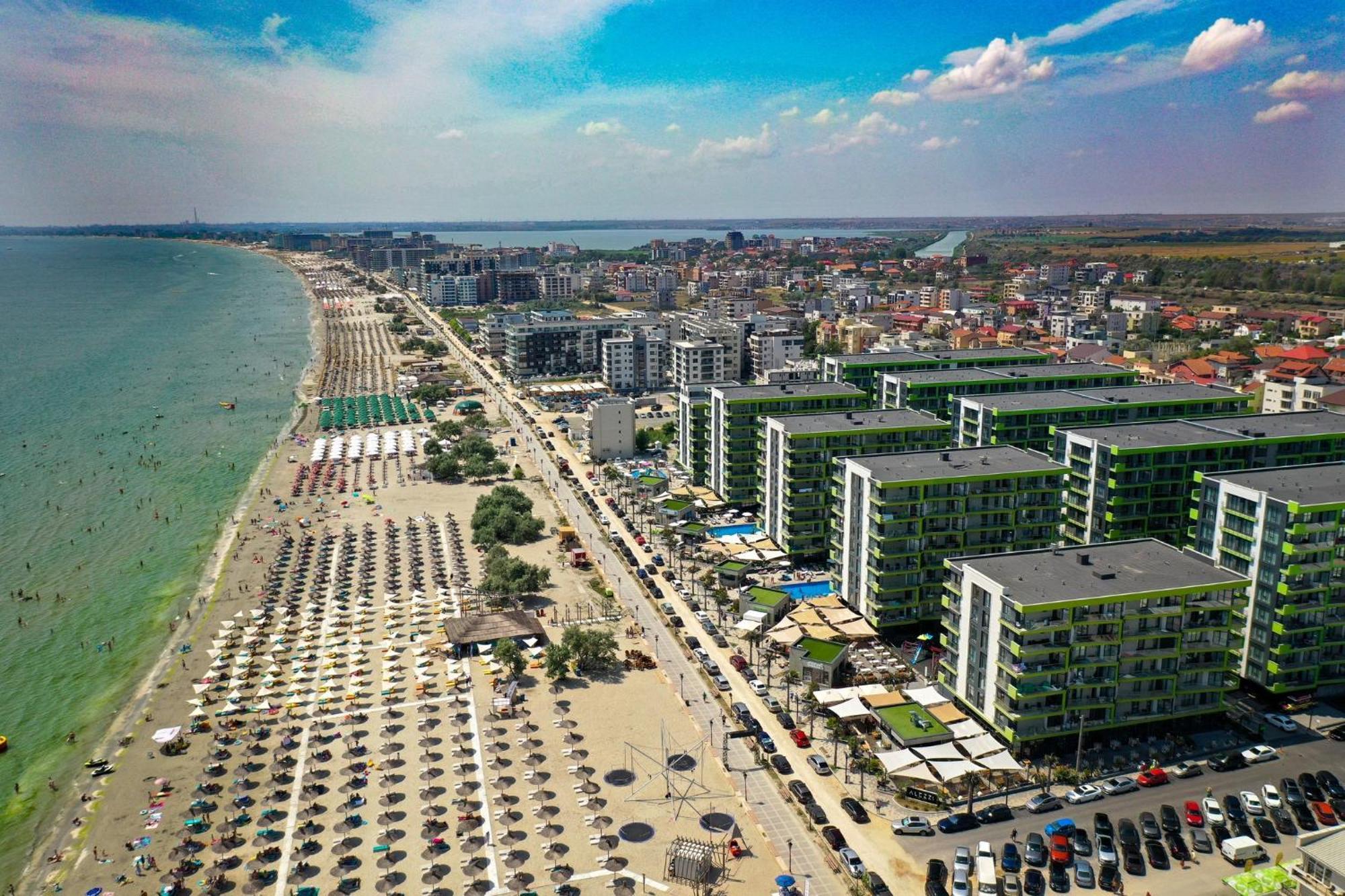 Eka Studio - Pool & Spa Beach Resort Năvodari Exteriör bild