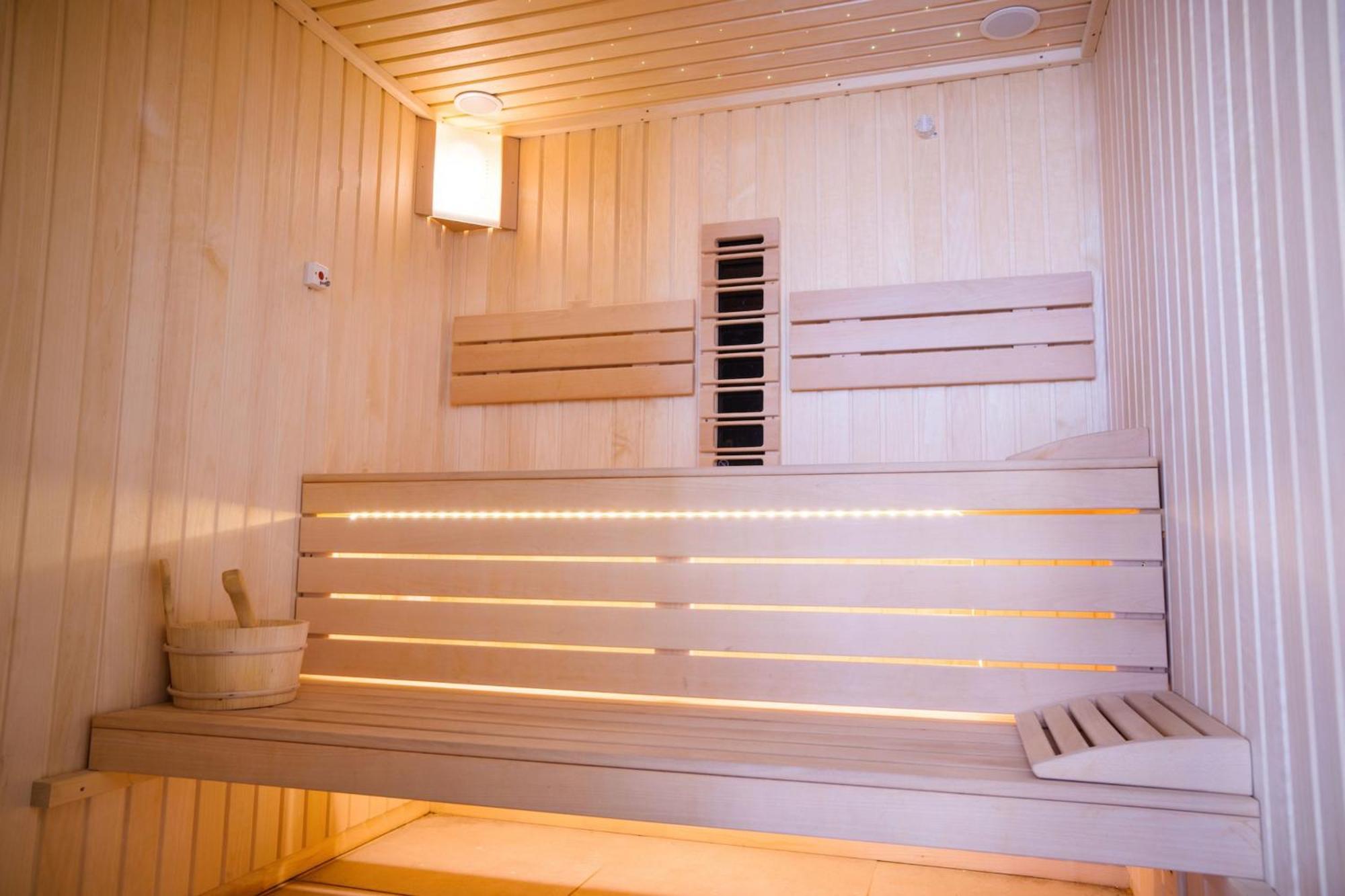 Eka Studio - Pool & Spa Beach Resort Năvodari Exteriör bild