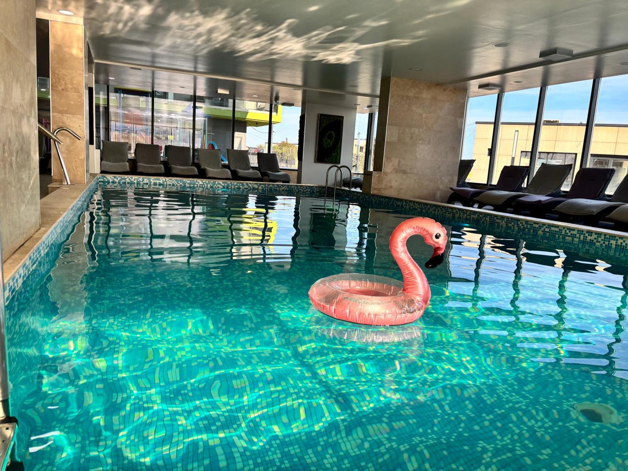 Eka Studio - Pool & Spa Beach Resort Năvodari Exteriör bild