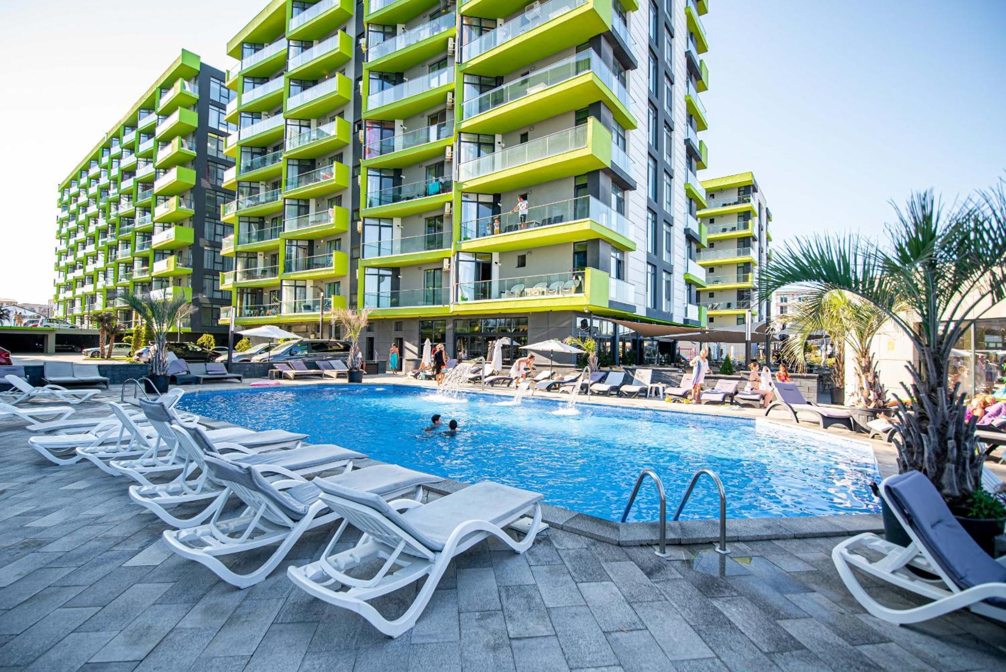 Eka Studio - Pool & Spa Beach Resort Năvodari Exteriör bild