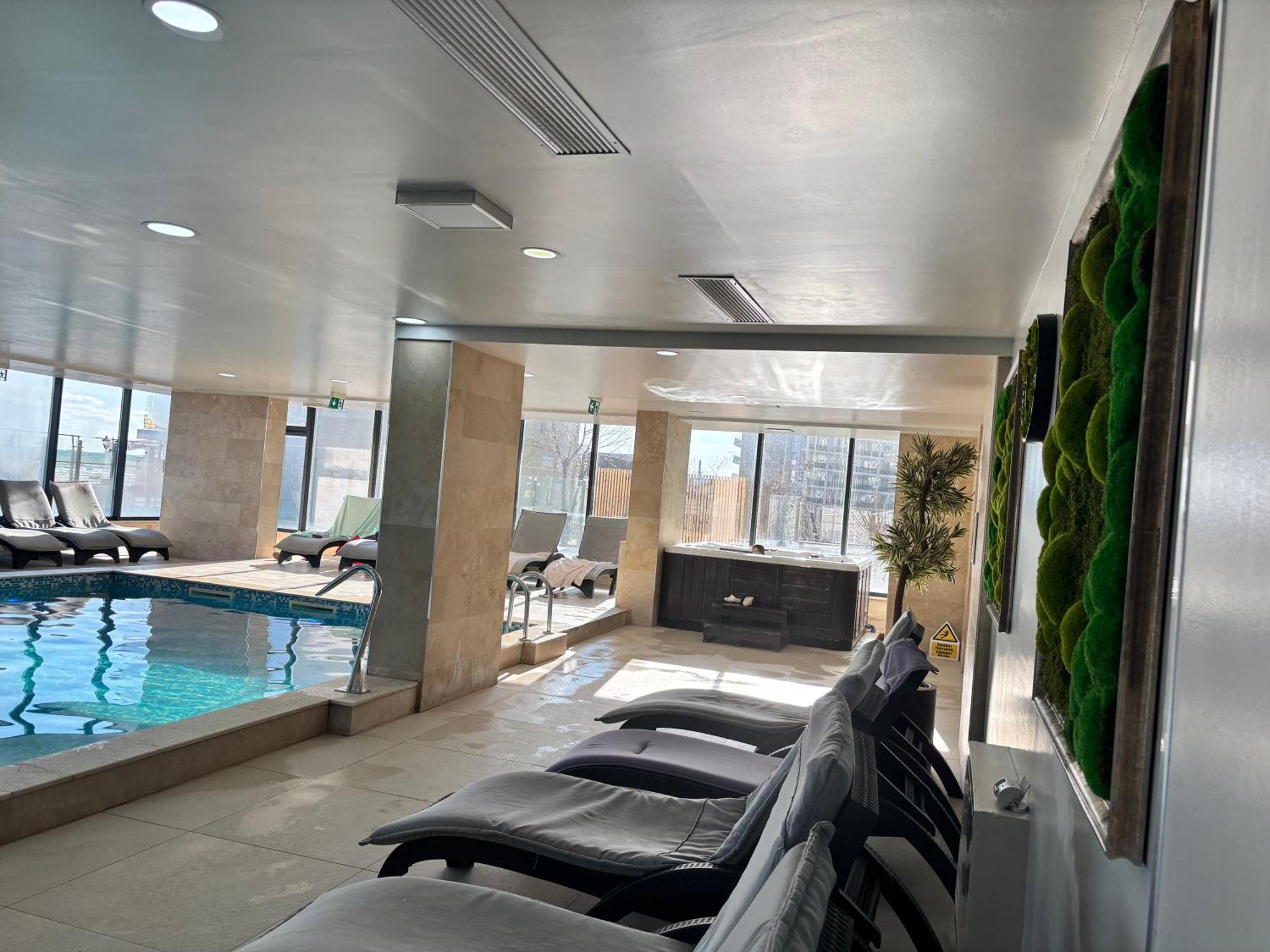 Eka Studio - Pool & Spa Beach Resort Năvodari Exteriör bild