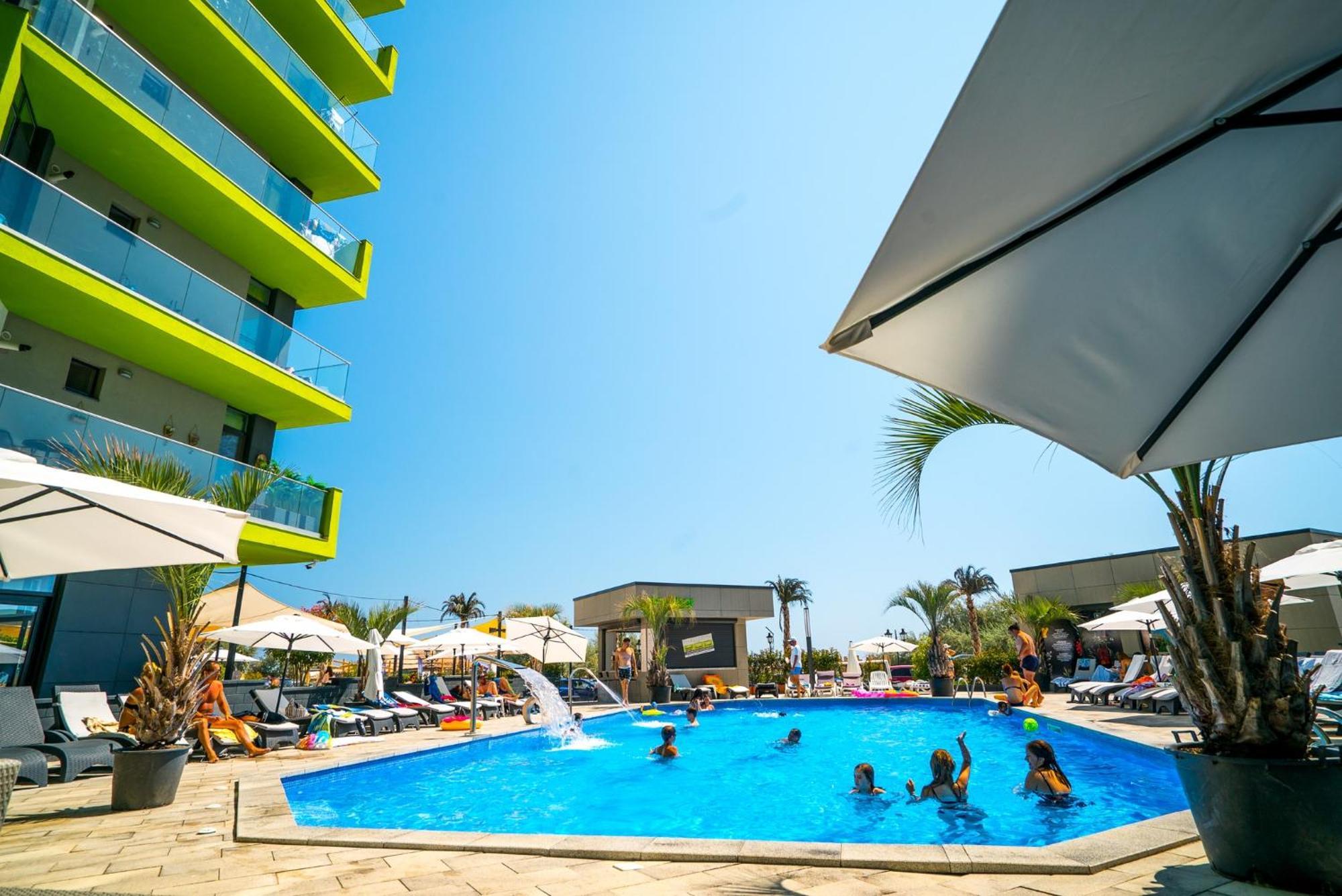 Eka Studio - Pool & Spa Beach Resort Năvodari Exteriör bild