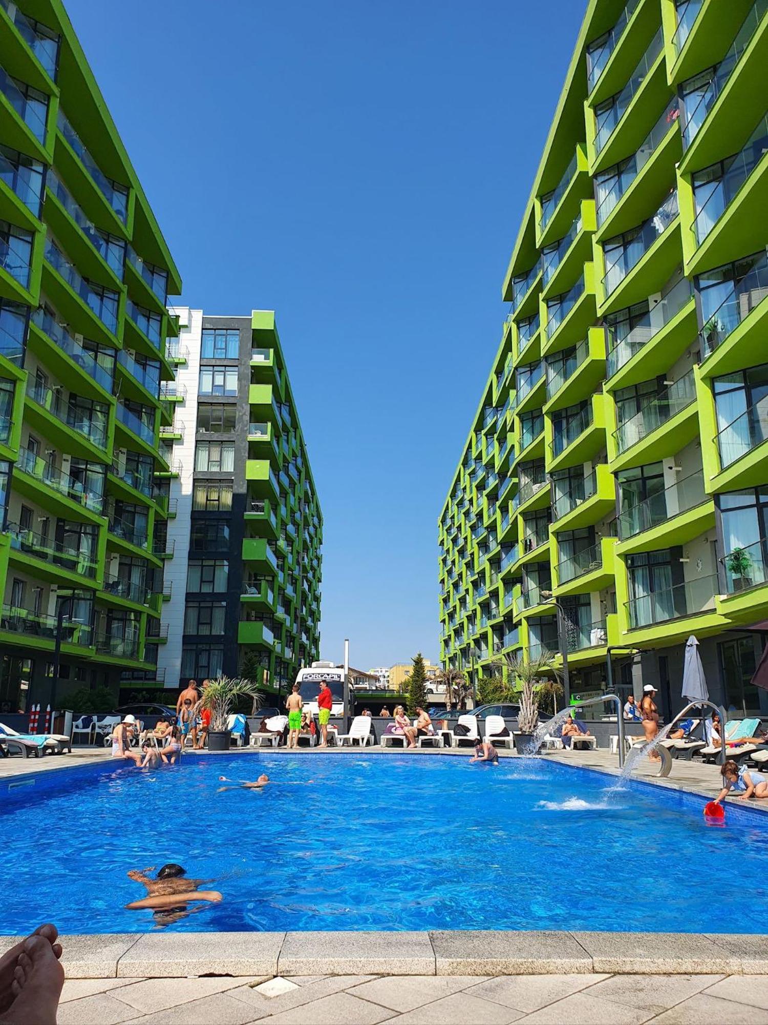 Eka Studio - Pool & Spa Beach Resort Năvodari Exteriör bild